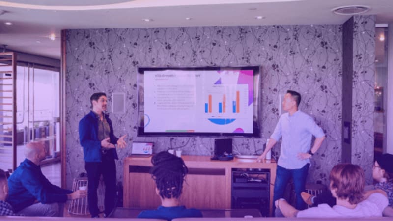 Airbnb Pitch Deck Made Better (Customizable Template)